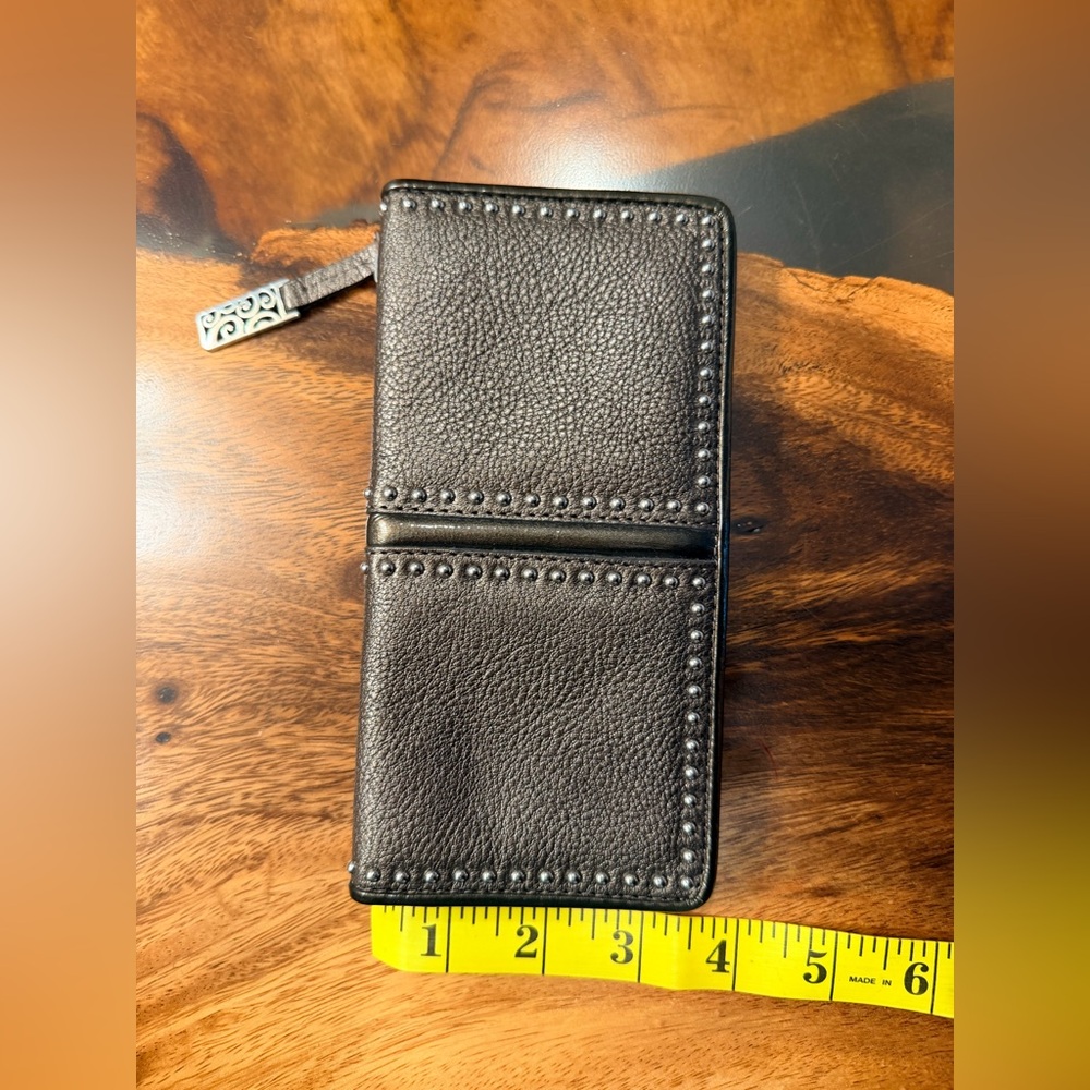 BRIGHTON Pretty Tough Collection
WALLET Leather, Studded Organizer Wallet. EUC⭐️ - Picture 12 of 13